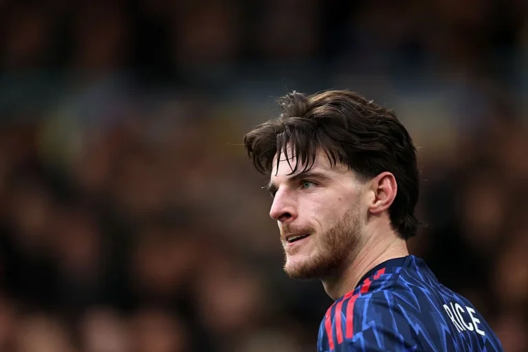 Declan Rice hésite à soutenir Tottenham contre Manchester City