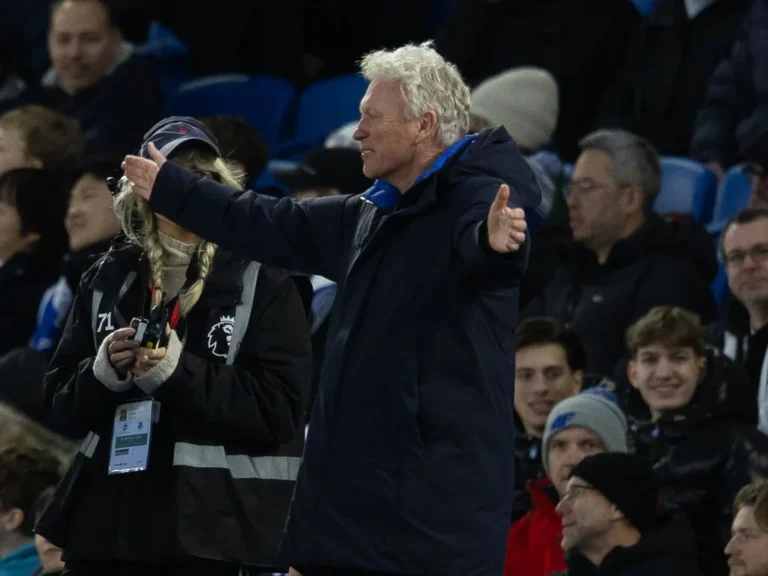 David Moyes réagit vivement après son carton pour sa célébration