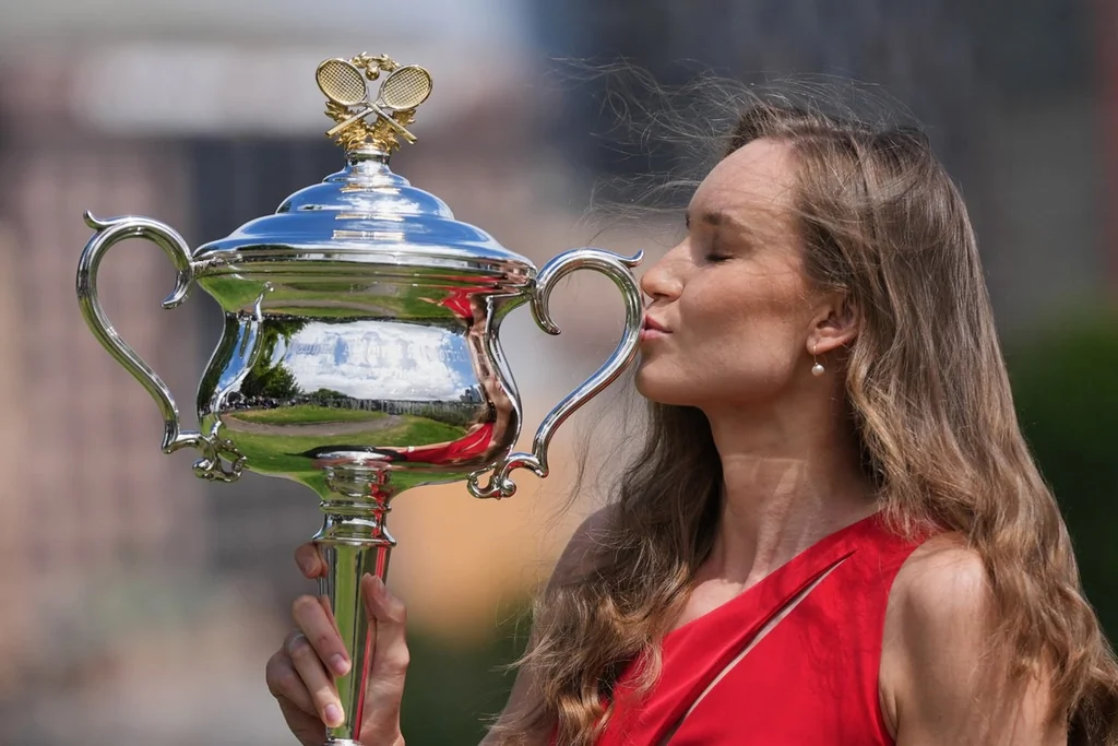 Elena Rybakina remporte l'Open d'Australie avec calme et précision