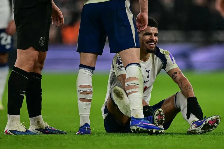 Solanke rassuré après blessure lors du match Tottenham-Man City