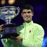 Carlos Alcaraz célèbre sa victoire à l'Open d'Australie avec un tatouage de kangourou