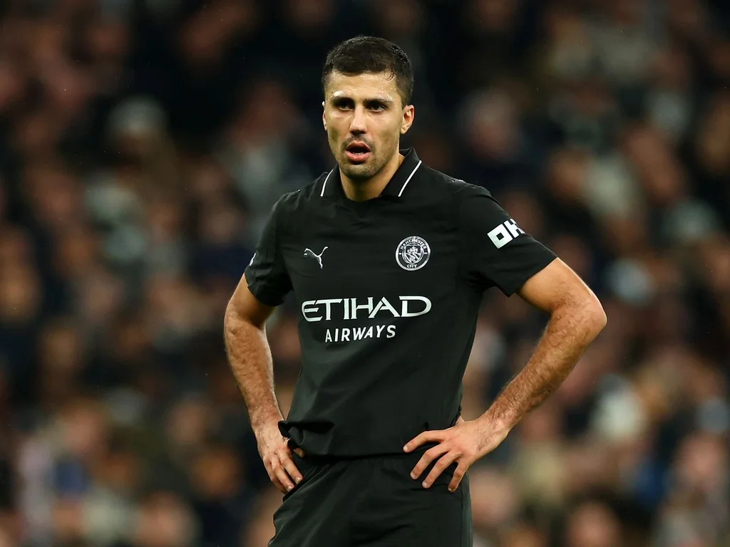 Rodri de Manchester City face à une suspension après ses accusations envers les arbitres