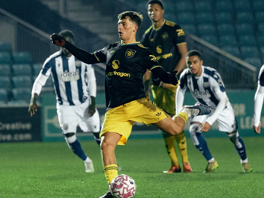 Shea Lacey brille avec un triplé pour Manchester United U21