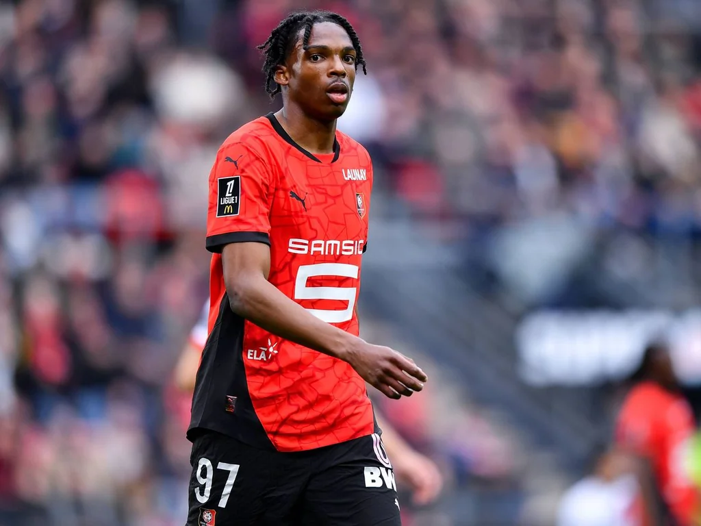 Jeremy Jacquet choisit Liverpool plutôt que Chelsea : un transfert stratégique