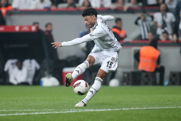 Celtic vise Alex Oxlade-Chamberlain pour renforcer son milieu