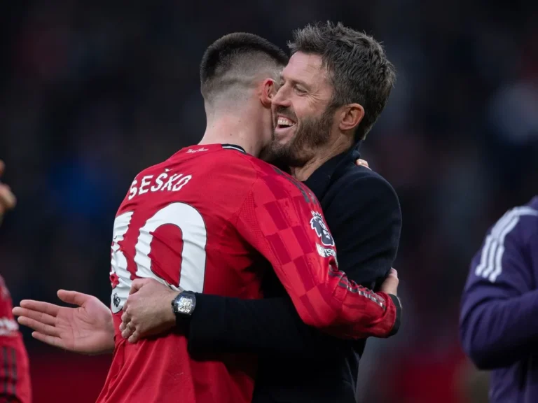 Michael Carrick, défi majeur pour Benjamin Sesko à Manchester United