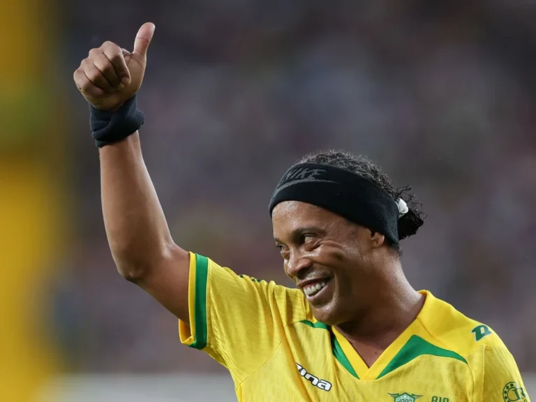 Ronaldinho répond à Virgil van Dijk après leur échange sur les réseaux