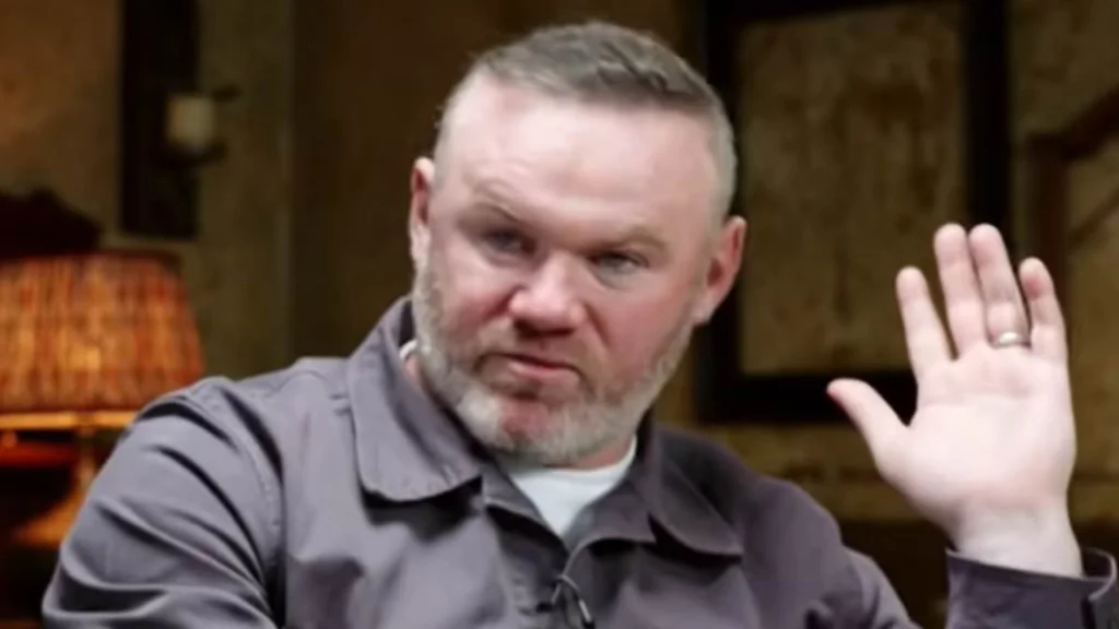 Wayne Rooney célèbre le meilleur but de la Premier League et son rôle clé