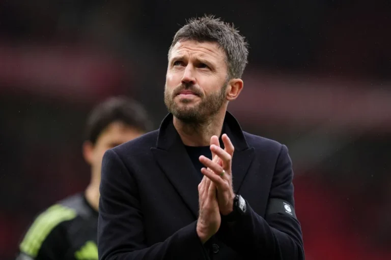 Manchester United : Bruno Fernandes loue le manager Michael Carrick
