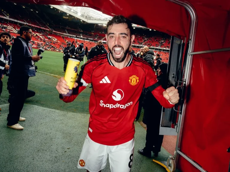 Bruno Fernandes félicite Cole Palmer après ses exploits pour Chelsea