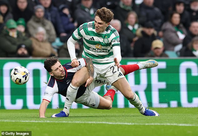 Arne Engels en action contre Falkirk lors d une victoire 2-0