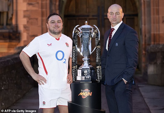 Angleterre: Jamie George et Steve Borthwick avec le trophée Six Nations
