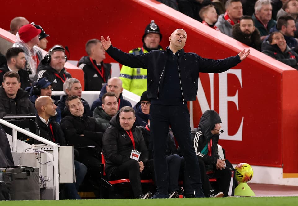 Arne Slot réagissant après Liverpool-Man City