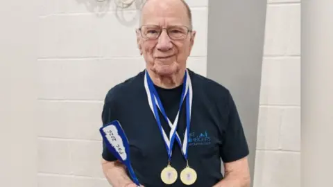 Peter Quinney, arrière-grand-père et champion britannique de trampoline