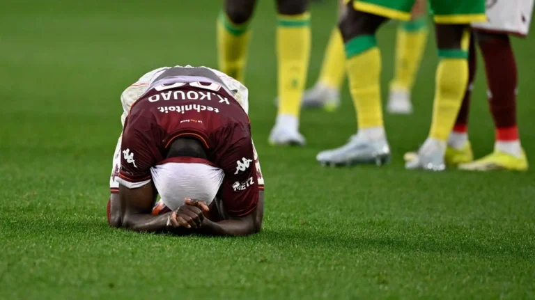 La détresse messine après la défaite contre Monaco qui scelle la relégation en Ligue 2