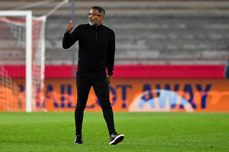 Habib Beye entraîneur de l Olympique de Marseille lors d un match de Ligue 1
