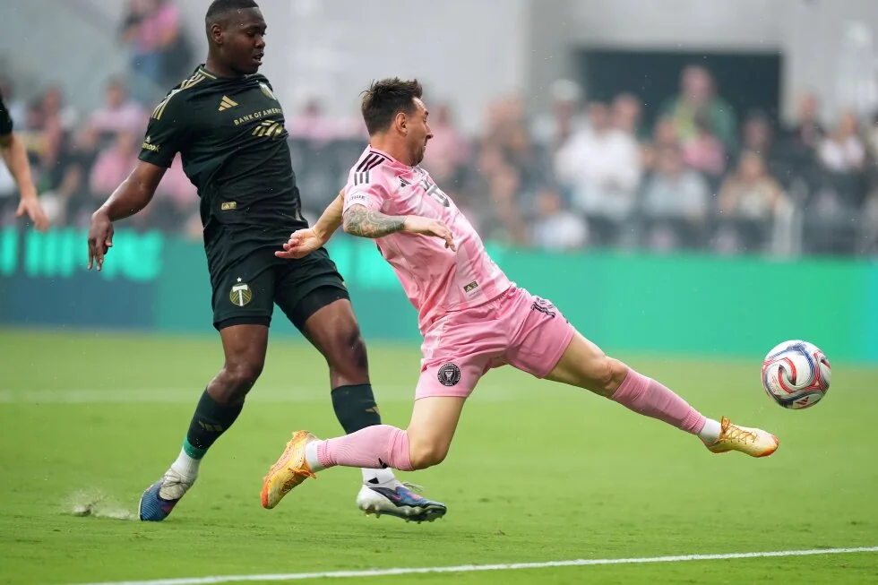 Bruno Fernandes égale le record d’assists en Premier League, Manchester United verrouille la 3e place