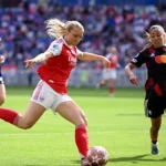 Smilla Holmberg d’Arsenal sous la pression de l’OL Lyonnes en demi-finale