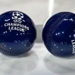 Ballon officiel de la Ligue des champions UEFA sur fond de stade