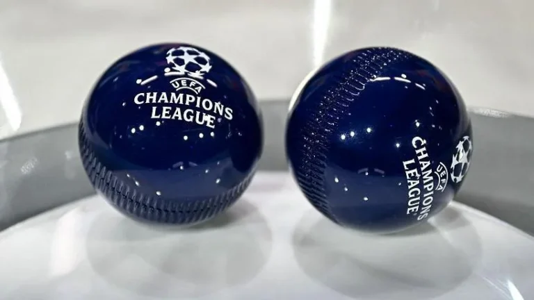 Ballon officiel de la Ligue des champions UEFA sur fond de stade