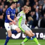 Erling Haaland célèbre un but de Manchester City contre Everton