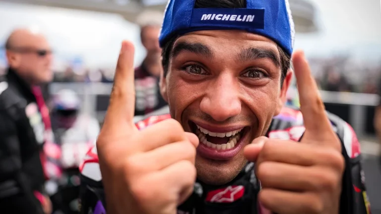 Jorge Martin relance le MotoGP à Le Mans avec une victoire géante et un triplé historique d’Aprilia