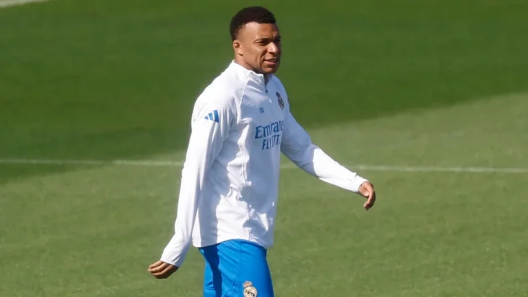 Kylian Mbappé avec le Real Madrid avant le Clasico contre Barcelone