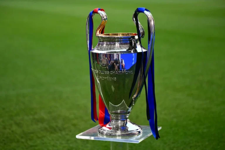 Joueurs du PSG et d’Arsenal avant la finale de Ligue des champions à Budapest