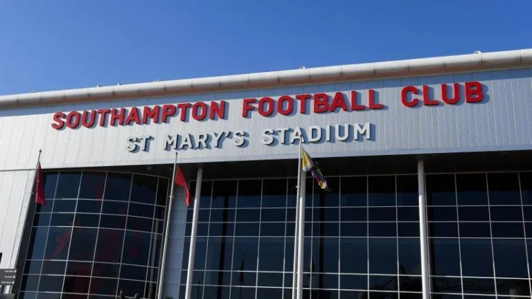Southampton : la FA ouvre une enquête après le Spygate, des sanctions individuelles possibles