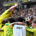 Les joueurs du FC Nantes célèbrent leur victoire 3-0 contre l’OM à la Beaujoire