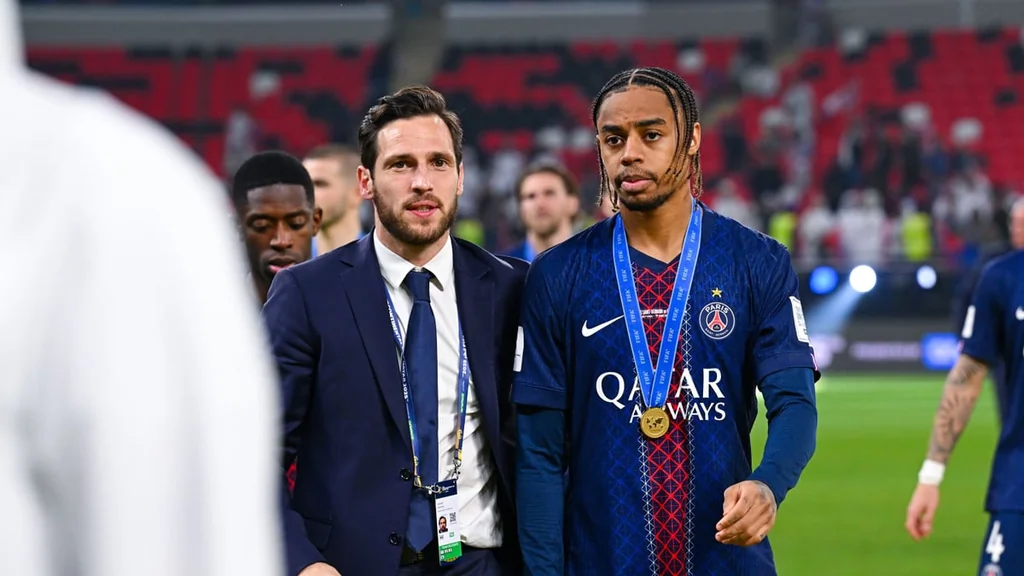 Bradley Barcola avec le PSG, au cœur des intérêts anglais du mercato