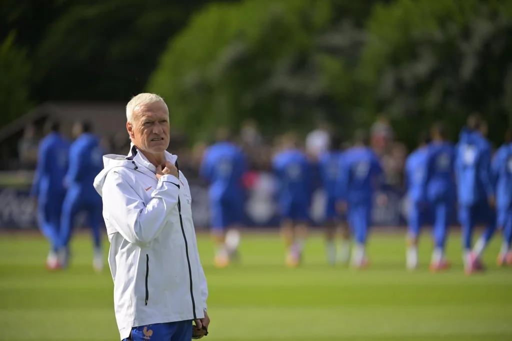 Didier Deschamps avec l’équipe de France avant France-Irlande du Nord