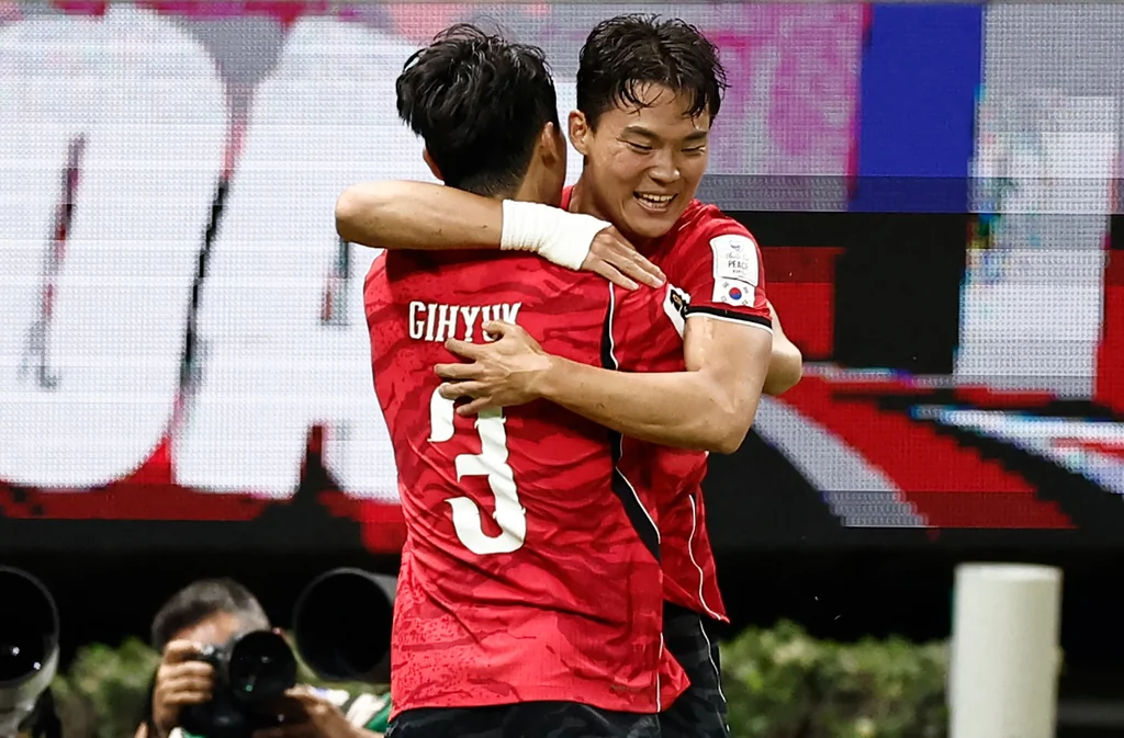 Oh Hyeon-gyu célèbre son but avec Lee Gi-hyuk lors de la victoire 2-1 de la Corée du Sud contre la République tchèque, Mondial 2026