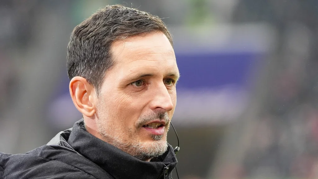 Dino Toppmöller sur le banc de l’Eintracht Francfort
