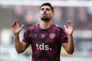 Claudio Braga sous le maillot des Hearts of Midlothian lors de la saison 2025-2026
