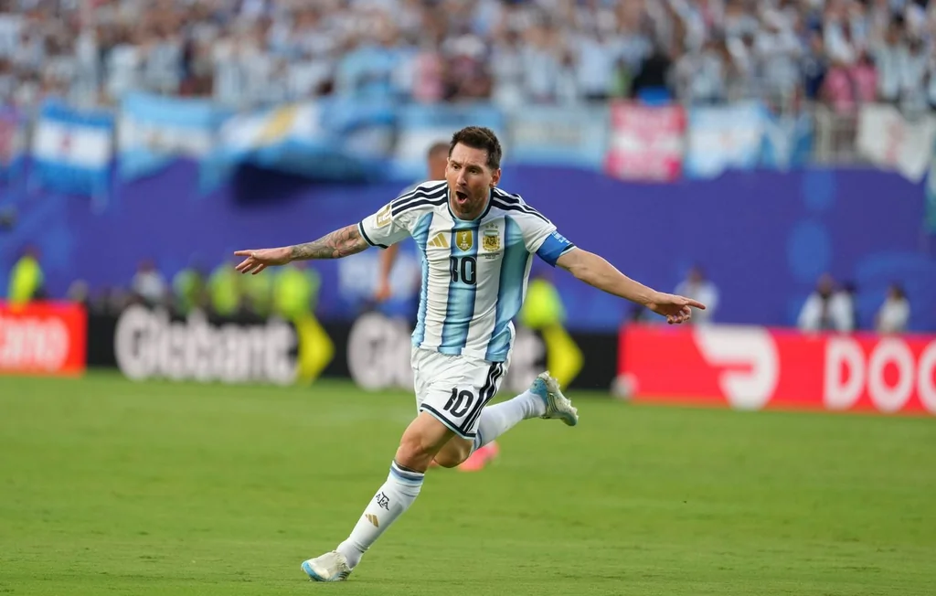 Lionel Messi célèbre un but avec l’Argentine contre l’Algérie au Mondial 2026