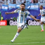 Lionel Messi célébrant sous le maillot de l'Argentine lors du match Argentine-Algérie (3-0) à la Coupe du monde 2026, le 16 juin 2026.