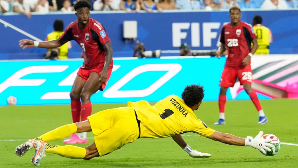 Kevin Pina (Cap-Vert) célèbre après avoir ouvert le score face à l'Uruguay au Hard Rock Stadium de Miami lors de la Coupe du monde 2026