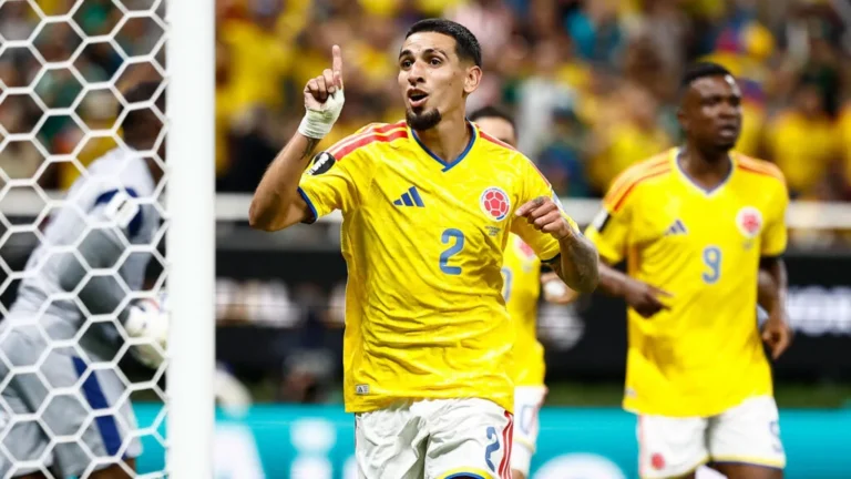 Daniel Munoz célèbre son but libérateur lors de Colombie-RD Congo (1-0) à l'Estadio Akron de Guadalajara, 24 juin 2026 — la Colombie valide son ticket pour les 16es de finale du Mondial 2026.