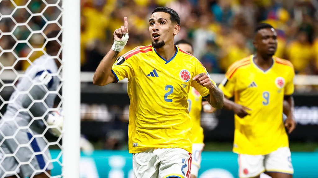 Daniel Munoz célèbre son but libérateur lors de Colombie-RD Congo (1-0) à l'Estadio Akron de Guadalajara, 24 juin 2026 — la Colombie valide son ticket pour les 16es de finale du Mondial 2026.