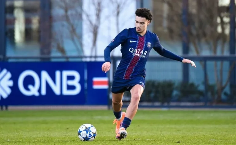 Yanis Khafi, milieu de terrain formé au Paris Saint-Germain, quitte son club formateur pour la Serie B italienne (Carrarese)