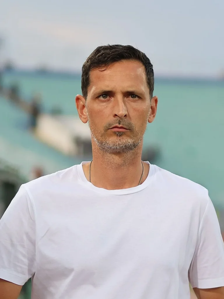 Portrait de Dino Toppmöller, futur entraîneur du RC Lens (crédit Wikimedia Commons, 2023)