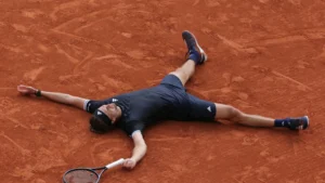 Alexander Zverev célèbre son titre à Roland-Garros 2026 après la finale contre Flavio Cobolli
