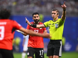 François Letexier au sifflet lors du huitième de finale Argentine-Égypte (3-2), 8 juillet 2026 — Crédit : RMC Sport / BFM TV