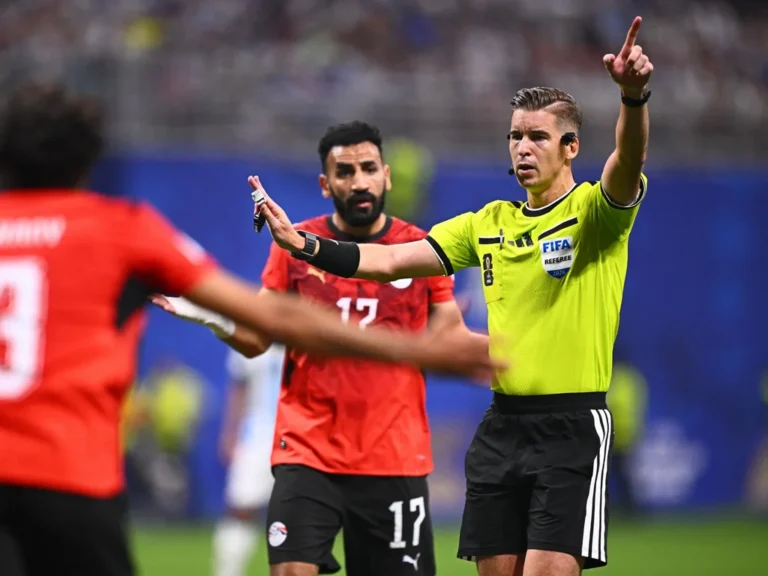 François Letexier au sifflet lors du huitième de finale Argentine-Égypte (3-2), 8 juillet 2026 — Crédit : RMC Sport / BFM TV