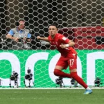Ruben Vargas célèbre son penalty décisif, Suisse-Colombie, Vancouver, 7 juillet 2026 (Crédit : AP / Boston Globe)