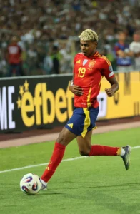 Lamine Yamal, milieu offensif de la sélection espagnole, sous le maillot de la Roja (2025)