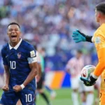 Kylian Mbappé célèbre la victoire des Bleus face au Paraguay — illustration du duel Mbappé-Messi à 7 buts chacun dans le Mondial 2026