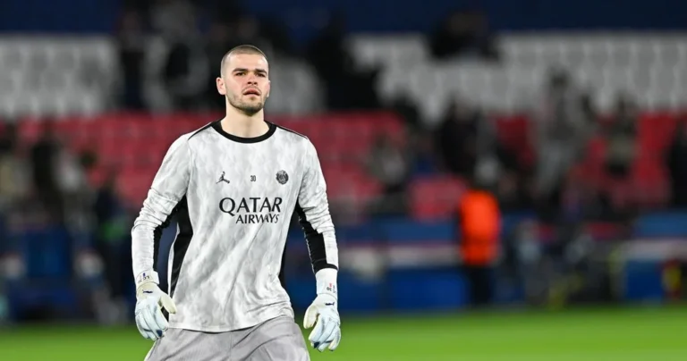 Lucas Chevalier sous le maillot du PSG