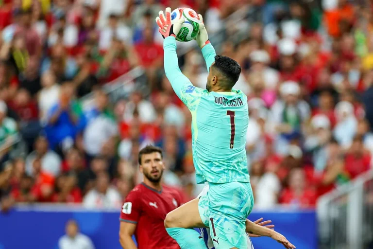Diogo Costa, gardien du FC Porto et du Portugal, discussions mercato avancées avec le PSG — juillet 2026